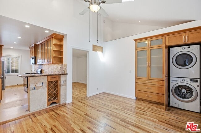 Building Photo - 325 Vernon Ave Unit 4