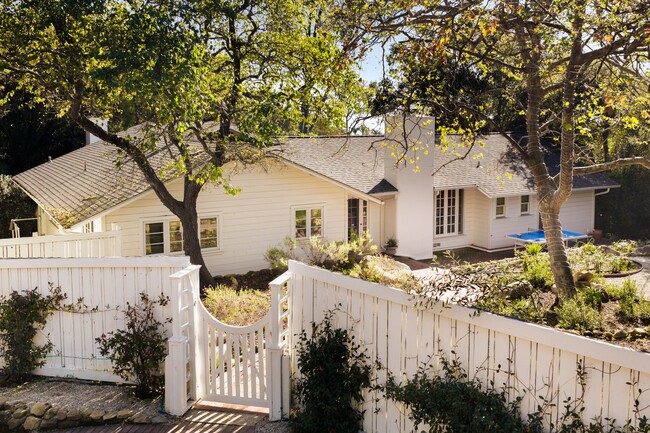 Photo - 2915 Hidden Valley Ln