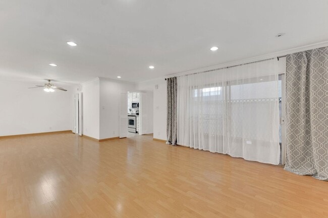 Photo - 4950 Louise Ave Unit 208