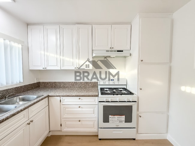 Photo - 13115 Oxnard St Unit 19