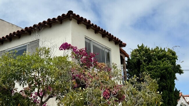 Building Photo - West Redwood Unit 1042 Rental