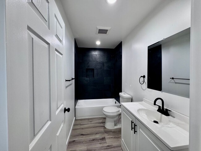 Photo - 841 1/2 West 64th Street