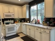 Photo - 580 Fenwick Way