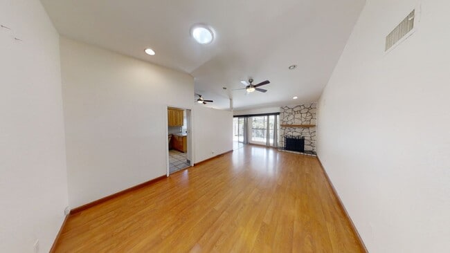 Photo - 4BR/2BA house with View, private yard!