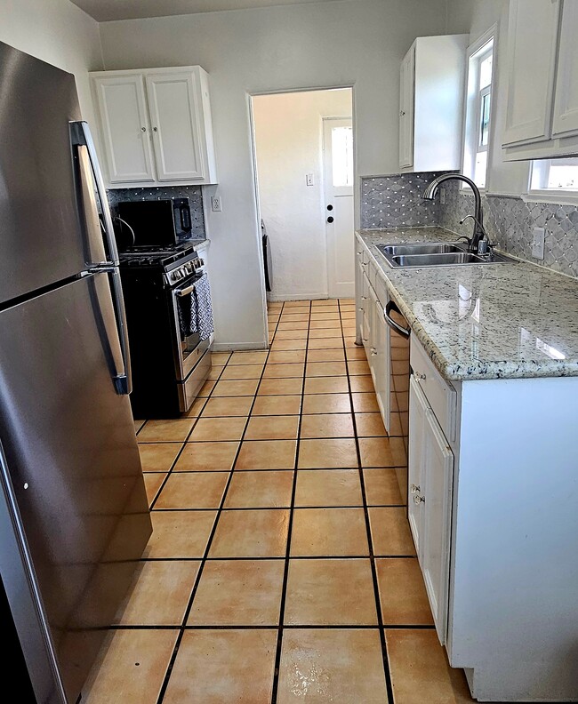Photo - 1433 Livonia Ave