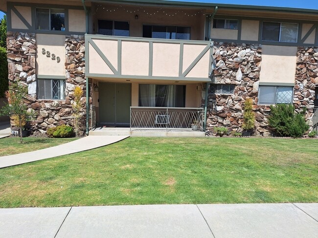 Front of Building - 3229 Glenhurst Ave Apartments