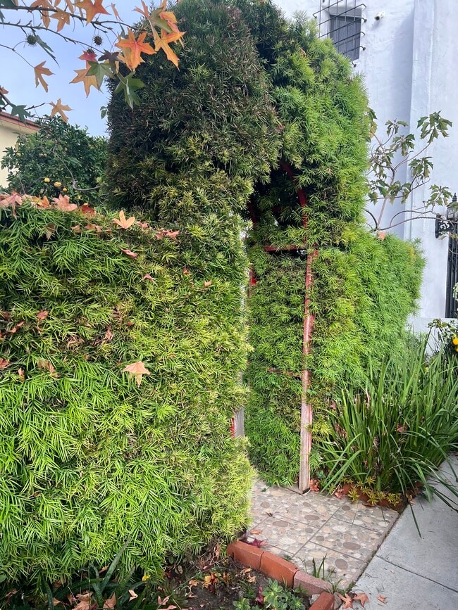 Building Photo - 8361 Blackburn Ave Unit 1