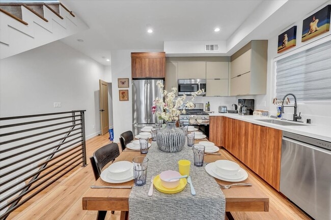 Photo - 14541 Weddington St