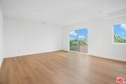 Photo - 728 Robinson St