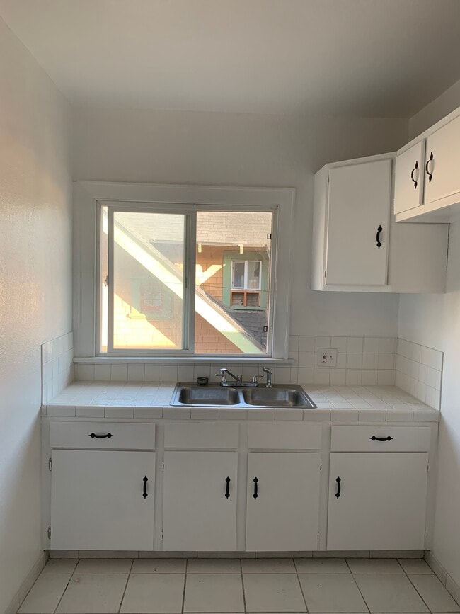 KITCHEN - 2418 W 23rd St Unit 2418