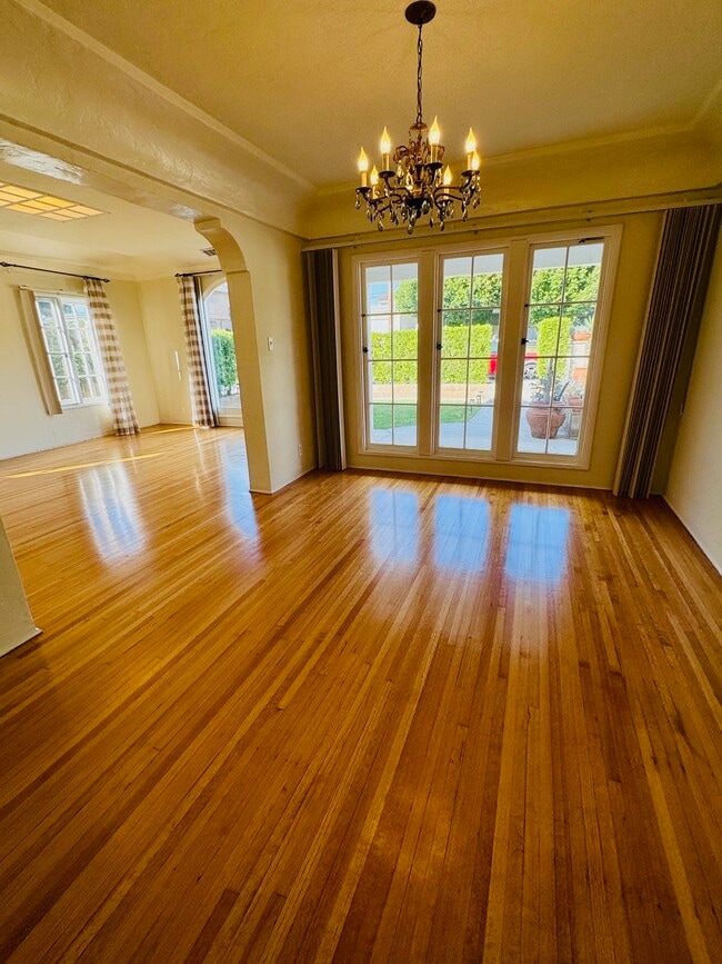 Photo - 2620 Graham Ave