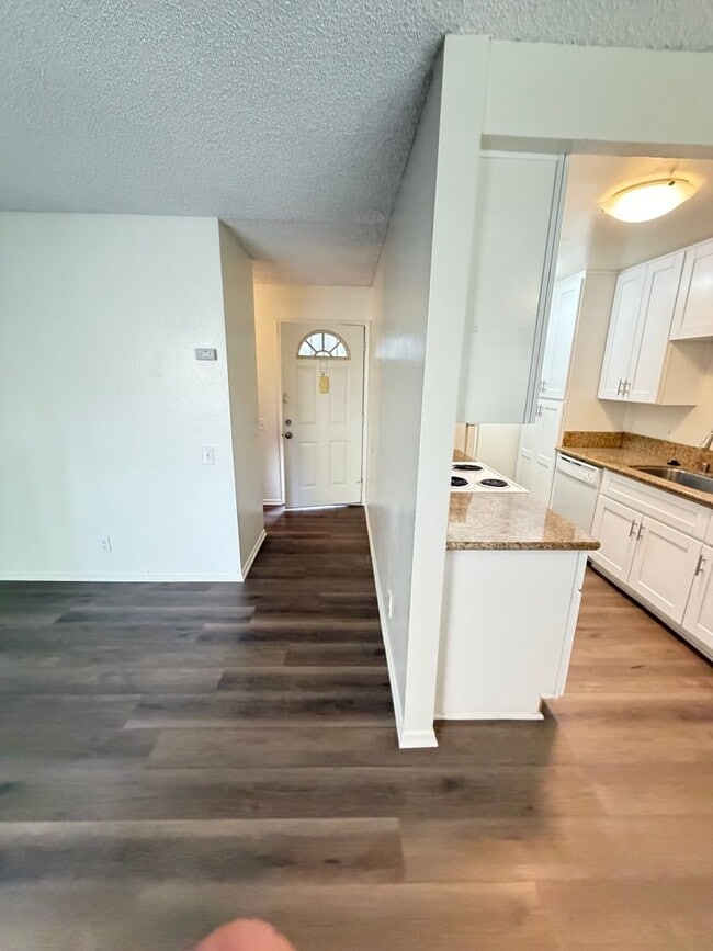 Photo - *Spacious 1 Bedroom in La Jolla!*
