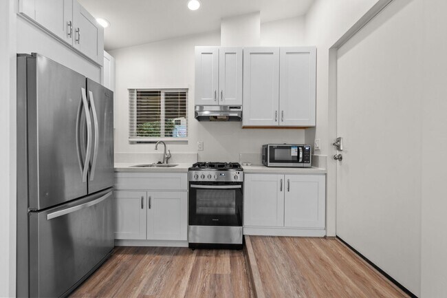 Photo - Detached 1 bedroom!