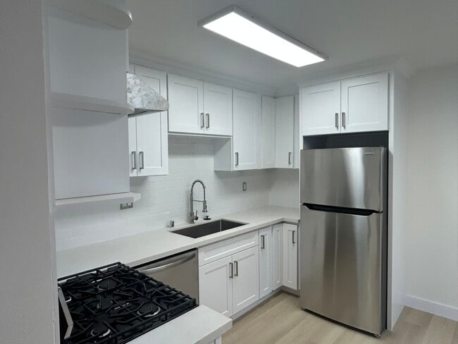 Photo - 4415 W 170th St