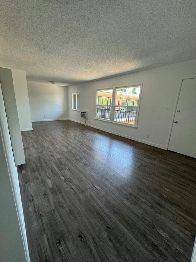 Photo - 11908 Magnolia Blvd Apartment Unit 6
