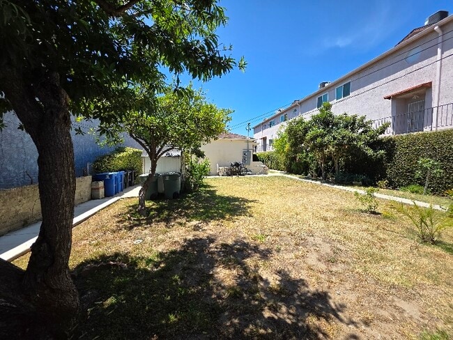 Photo - 308 E Elmwood Ave Unit 102