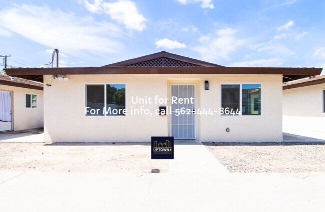 Photo - House -  2 Bedrooms + 1 Office / 1 Bathroom - Paramount