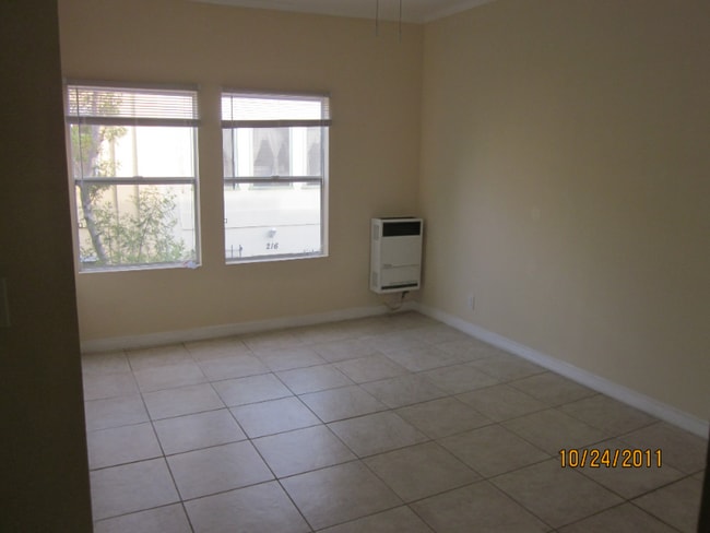 Photo - 209 Columbia Pl