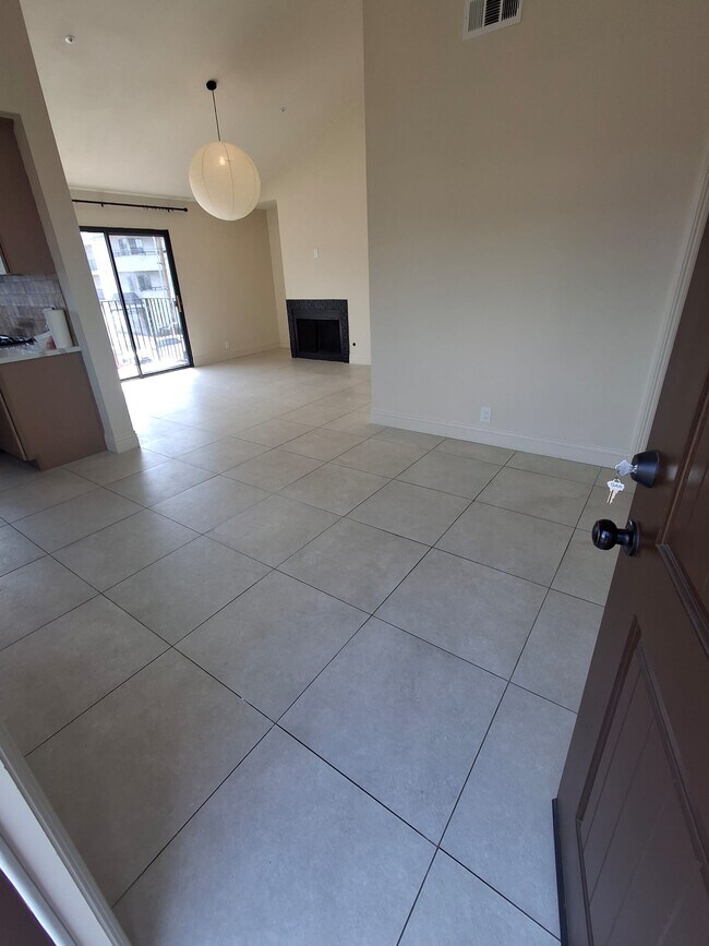 Photo - 13025 Roselle Ave