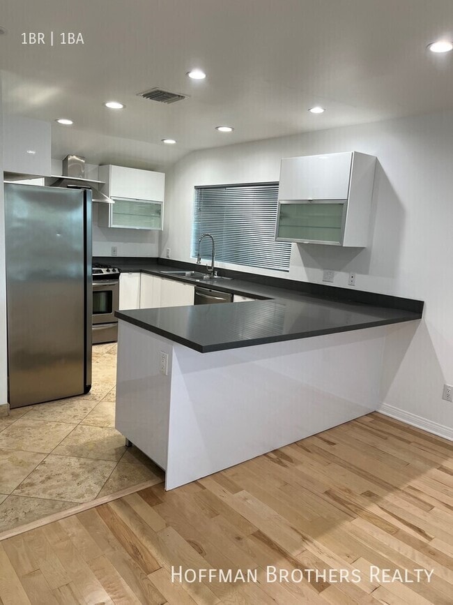 Photo - 1146 N Clark St Unit 1