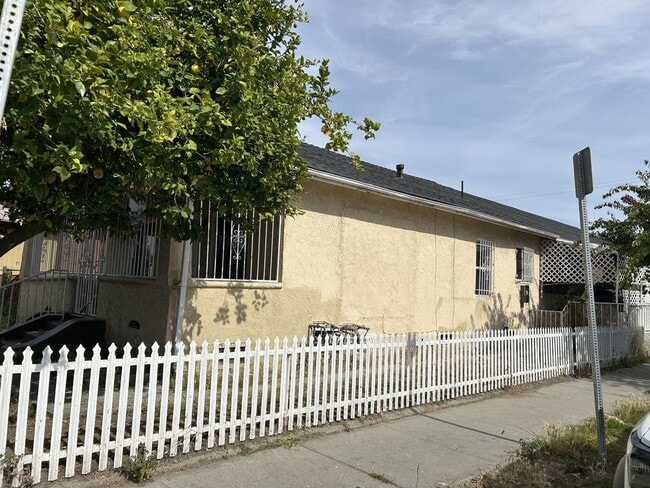 Photo - 1402 E 57th St Unit 1402