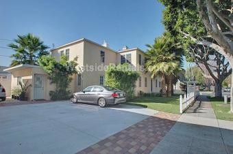 Private Entry - 1352 Ocean Park Blvd Unit D
