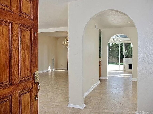 Photo - 19538 Kilfinan St