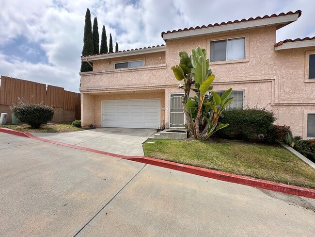 Building Photo - Vista home with a 2 car garage and additional parking