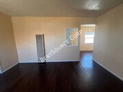 Photo - 920 Flora St