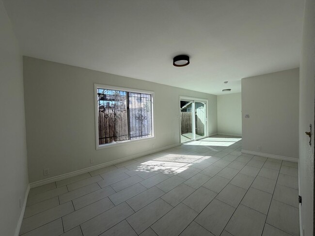 Photo - 2052 Lewis Ave