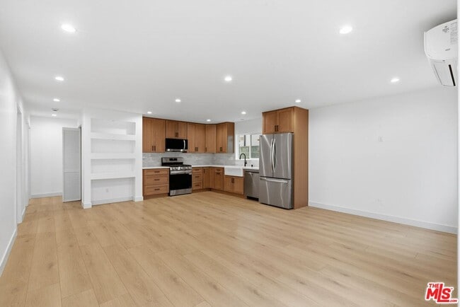 Photo - 3431 Edgehill Dr Unit 3431