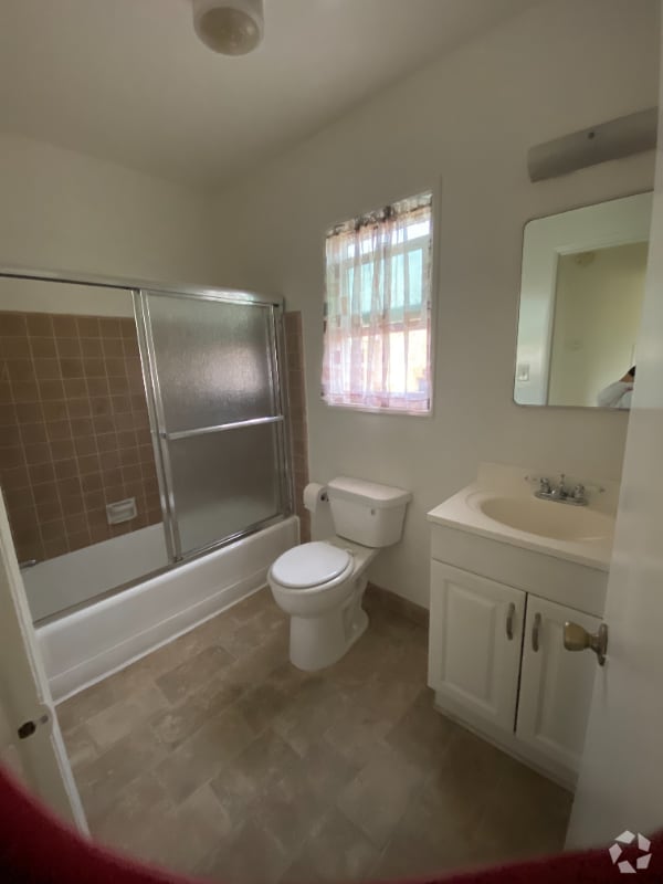 Building Photo - 2341 Westwood Blvd Unit Apt 6