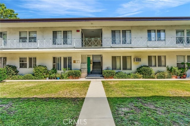 Photo - 5828 Whitsett Ave