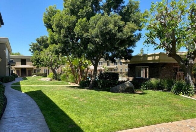 Photo - Charming 2 Bedroom, 1 Bathroom Apartment in a Convenient Location