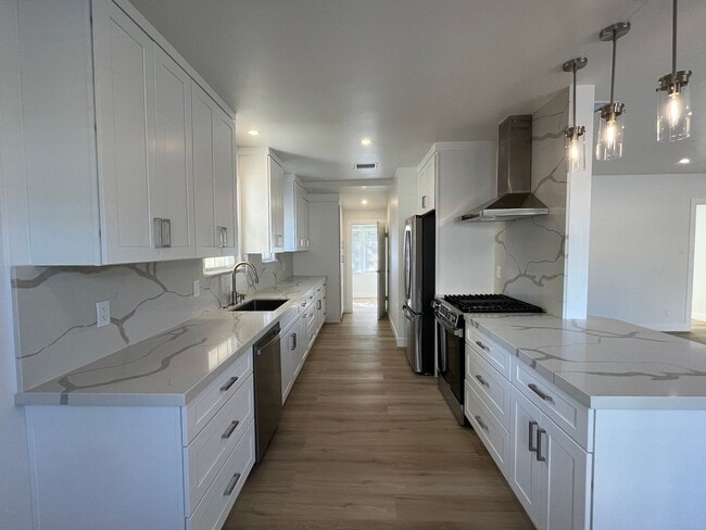 Photo - Valley Village 3+1 w/bonus room, all appli...