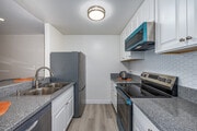 1BR, 1BA - 625SF - Kitchen - 142 S Normandie Ave