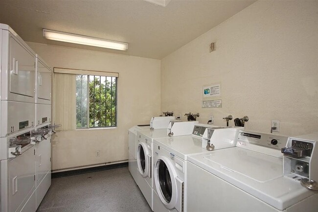 Laundry Room - 3775 Georgia St Unit 304