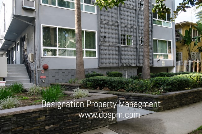 Building Photo - 7638 Hampton Ave Unit 09