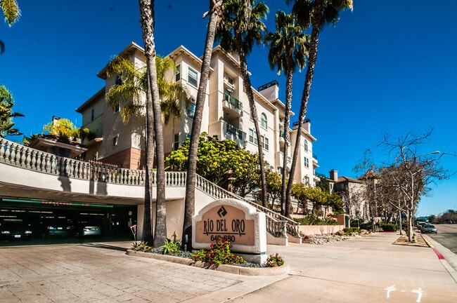 Spacious 2 Bed / 2 Bath Condo + Loft in M... - Spacious 2 Bed / 2 Bath Condo + Loft in M... Unit 1402