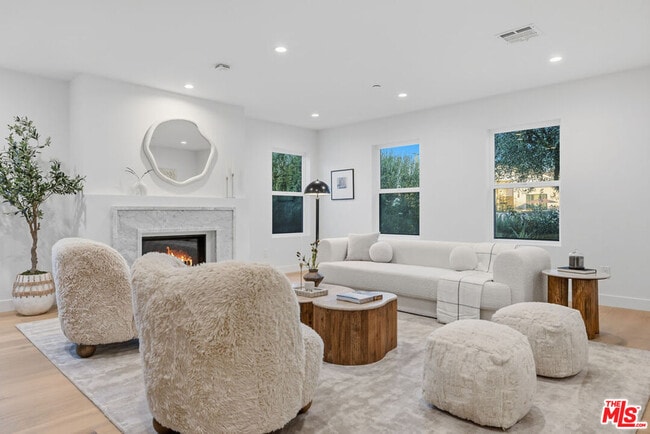 Photo - 4525 Greenbush Ave