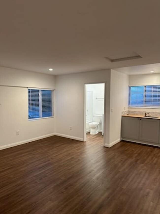 Building Photo - SOPHISTICATED ATTACHED STUDIO ADU! Rental