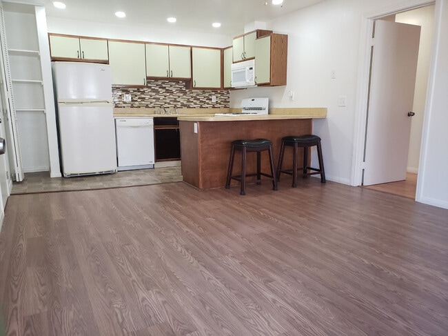 Photo - 1261 Victor Ave
