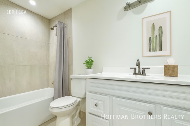 Photo - 14615 Gilmore St Unit 1