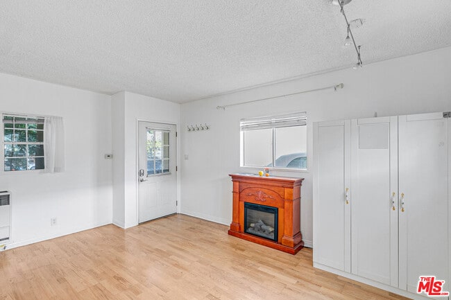 Photo - 1352 Ocean Park Blvd Unit E