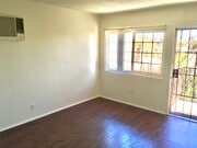 Photo - 1129 E Maple St Unit 1129