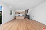 Photo - 728 Robinson St