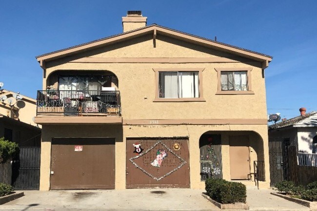 This is a large one bedroom apartment in a gated building that has been fully remodeled with brand n - 1511 257th St Unit 4