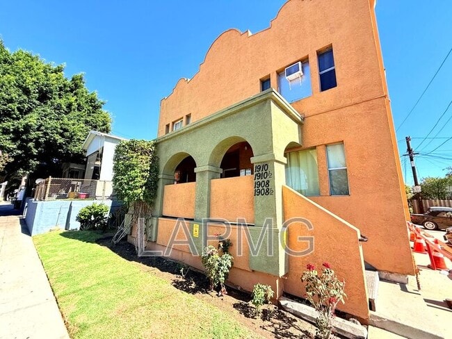 Photo - 1910.5 Daly St