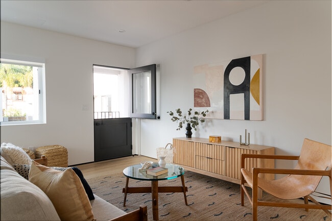 2 Bedroom Standalone Unit - 2016-2022 N Vista del Mar Ave