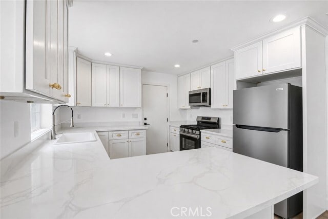 Photo - 16385 Valencia Ave